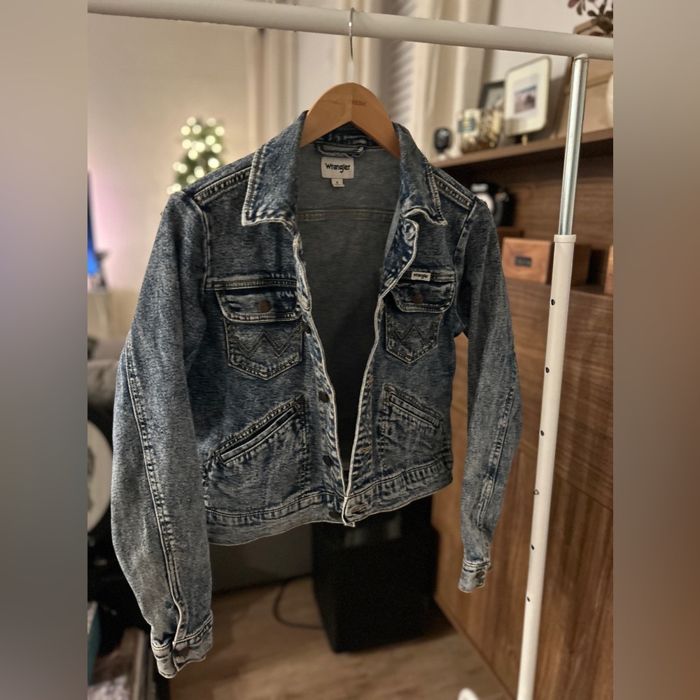 Like new Wrangler Acid Wash Jacket!